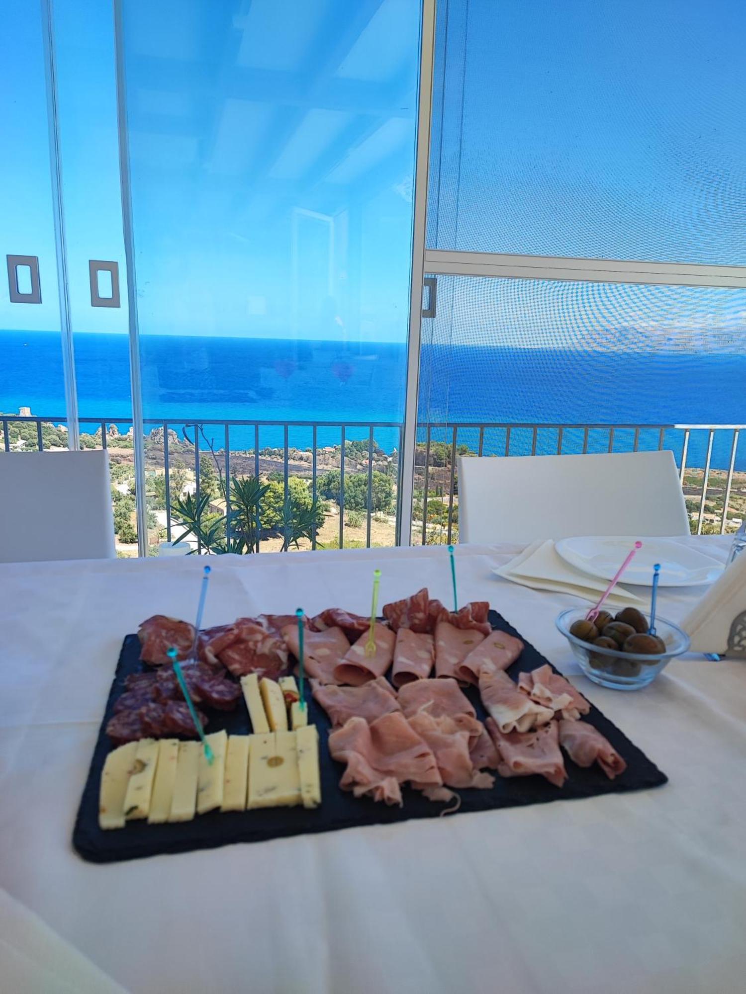 Hotel Antica Cascina Del Golfo 3*